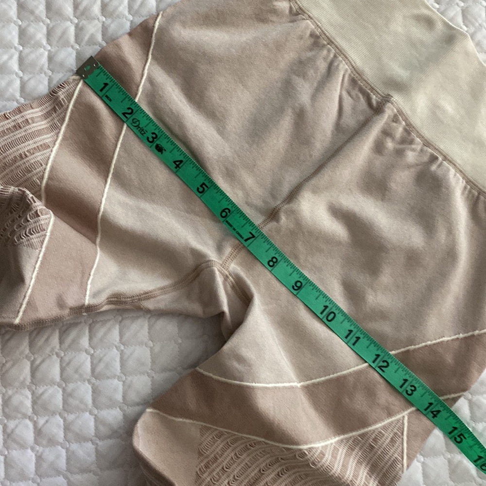 New In Bag Color Block Legging In Neutral Colors … - image 5